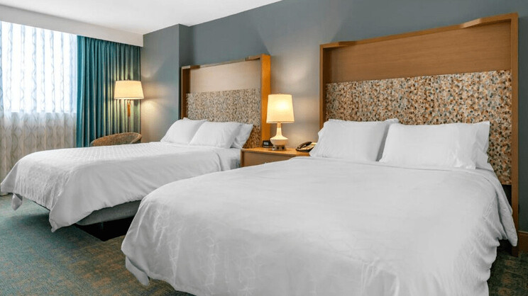 2 Queens Standard View